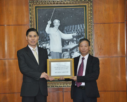 Overseas Vietnamese in Denmark support the Study Encouragement Fund